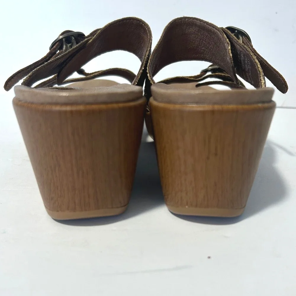 Dansko Jessie Sandals Women 40 9.5 Sand Lizard Wedge Slip On Strappy Slide Clogs